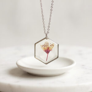 collar flor de ciruelo